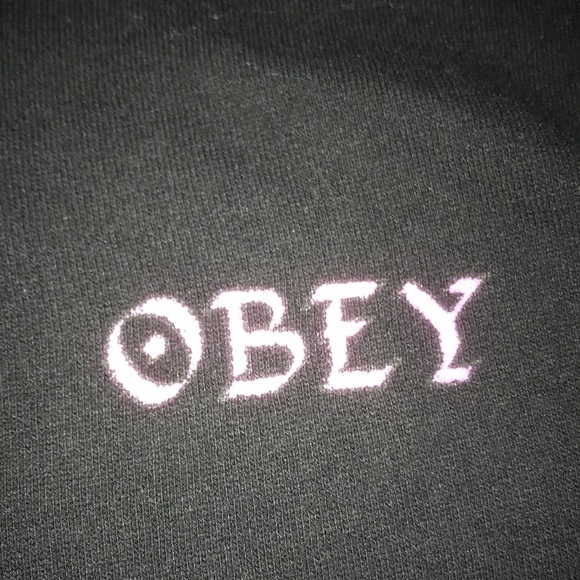 OBEY worldwide black hoodie pouch pocket size M. 🎉🎉Host pick🎉🎉 - Picture 4 of 9